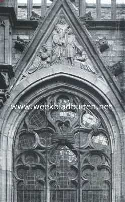 Utrecht, 1917, Utrecht, Legende van den kloostergang. Venster, welks traceering wordt bijeengehouden door een, in steen nagebootst, touw