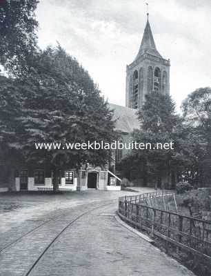 Noord-Holland, 1917, Monnickendam, Monnikendam. Bij de Groote Kerk