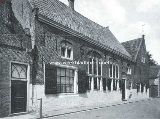 Noord-Holland, 1917, Monnickendam, Monnikendam. Het Weeshuis aan het Weesland