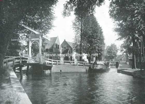 Noord-Holland, 1917, Monnickendam, Monnikendam. Grachtgezicht bij de Binnendijkshaven