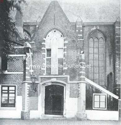 Noord-Holland, 1917, Monnickendam, Monnikendam. Het Oostelijke portaal aan de Noordzijde der Groote Kerk, misschien een overblijfsel van de kapel van het Franciscaner Klooster St. Salvador