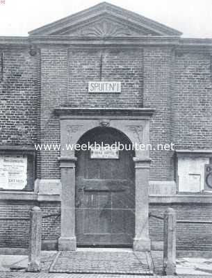 Noord-Holland, 1917, Monnickendam, Monnikendam. Wat er over is ban het voormalige Stadhuis naast den Speeltoren