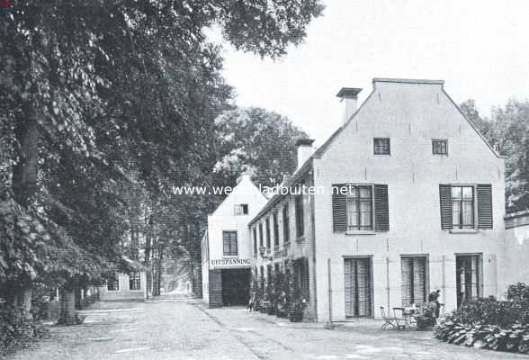 Huize Goeneveld. De oude uitspanning met tol, links het zoogenaamde Koepeltje van Ferdinand Huyck