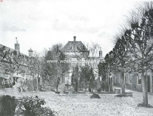 Noord-Holland, 1917, Alkmaar, Twee hofjes te Alkmaar. Binnenplaats van het Wildemans-hofje