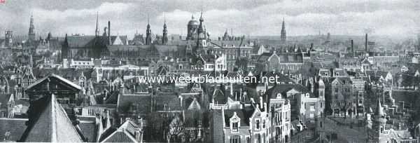 Noord-Holland, 1917, Amsterdam, Op den Westerkerktoren. Gezicht in Oostelijke richting op het hart der oude stad