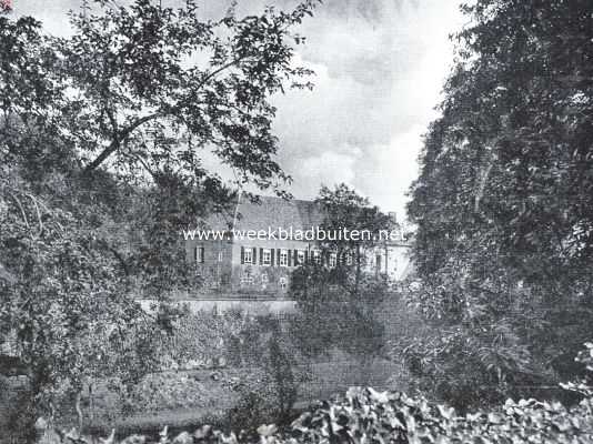 Gelderland, 1918, 's-Heerenberg, Het Huis Bergh. Gezicht uit de oprijlaan op den ouden wal en de rentmeesterswoning