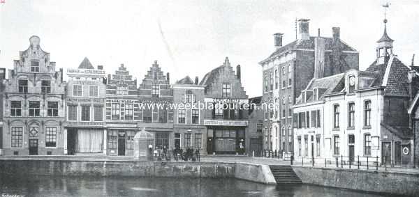 Zeeland, 1918, Goes, De Turfkade te Goes. Links: het Gothische Huis. Rechts: de Spijskokerij. In het midden: het Vischafslagershuisje