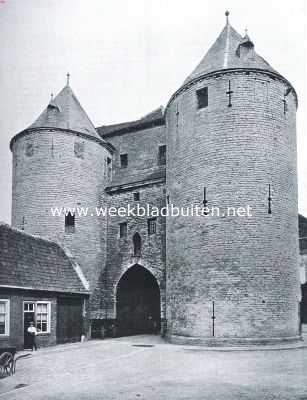 De west (haven-)zijde van de Gevangenpoort te Bergen op Zoom