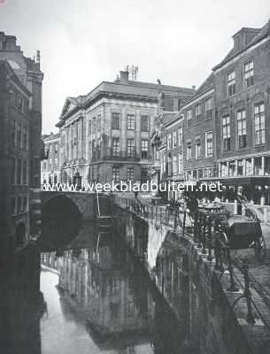 Utrecht, 1918, Utrecht, In de stad van de Jaarbeurs. De Oude Gracht bij de Stadhuisbrug te Utrecht