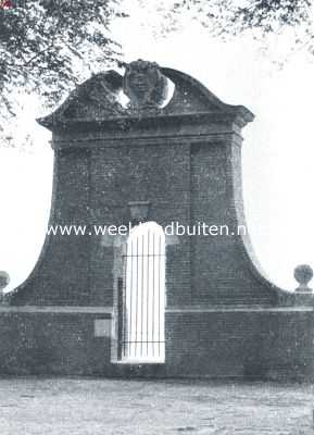 Noord-Holland, 1918, Enkhuizen, Gebouwen der O.-I. Compagnie. Het Staversche Poortje voor het O.-I. Huis te Enkhuizen, in zijn tegenwoordigen toestand