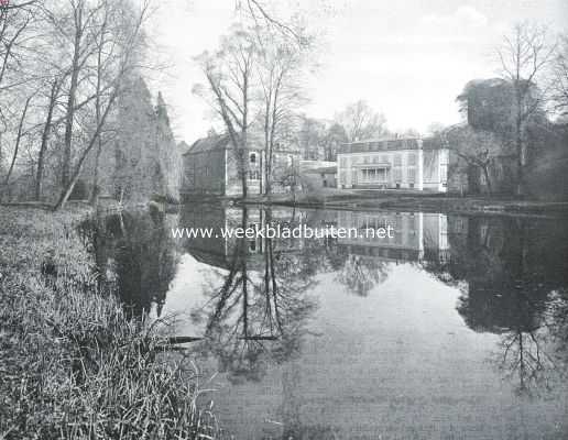 Sittard, 1918, Sittard, Het aloude slot Steyn. Paardenstal (links), het nieuwe landhuis, en rune van den kleinen toren en ingang van 't oude kasteel van Steyn