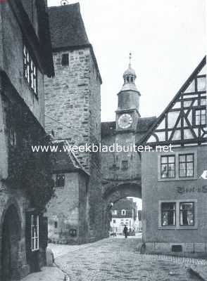 Duitsland, 1918, Rothenburg ob der Tauber, Rothenburg ob der Tauber. Gezicht uit de Hafengasse op Markustoren en Rderboog