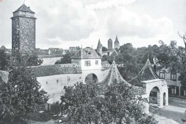 Duitsland, 1918, Rothenburg ob der Tauber, Rothenburg ob der Tauber. Gezicht op de Rderpoort met stadsmuur en voorpoort