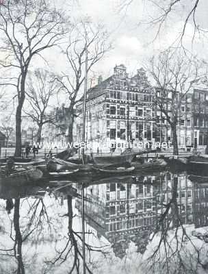 Noord-Holland, 1918, Amsterdam, Een barbaar aan het werk. De thans gesloopte huizen aan de Keizersgracht hoek Westermarkt te Amsterdam. Door hunne verdwijning is de hoofdstad een prachtig stadsbeeld armer geworden
