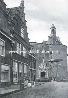 Noord-Holland, 1918, Enkhuizen, Huis met trapgeveltje (links) aan het Zuiderspui bij den Drommedaris te Enkhuizen, aangekocht door de Vereeniging Hendrick de Keyser