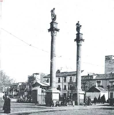 Spanje, 1918, Sevilla, De zuilen van Hercules op het plein van dien naam te Sevilla