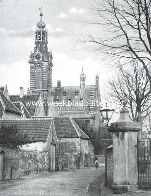 Noord-Brabant, 1918, Heusden, Achterbuurtje te Heusden. Op den achtergrond het Stadhuis