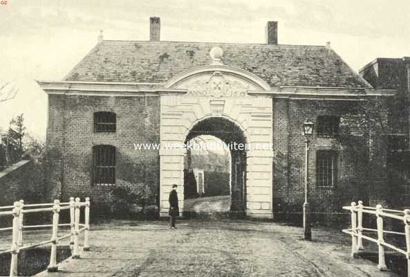 Zuid-Holland, 1918, Leiden, De poorten van Leiden. De Buitenste Hoogewoerdspoort, gebouwd in 1659, gesloopt in 1867, opgetrokken naar 't model van de Oude Hoogeweordspoort bij de Kraaierstraat