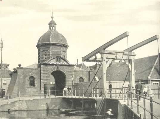 Zuid-Holland, 1918, Leiden, De poorten van Leiden. De Morschpoort te Leiden, gebouwd in 1669