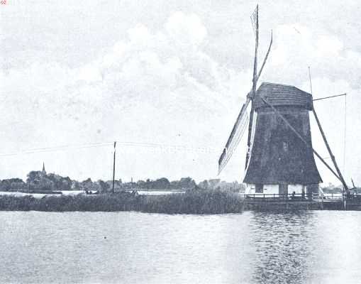 Zuid-Holland, 1918, Rotterdam, De Rotte en haar omgeving. Langs de Rotte. Een der mooie watermolens aan de Rotte. Op den achtergrond het dorp Hillegersberg