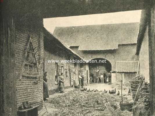 Zuid-Limburg en zijne verhouding tot Nederland. Binnenhof eener Zuid-Limburgsche boerderij