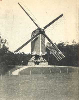 Gelderland, 1919, Arnhem, Het Nederl. Openlucht Museum. De uit Huizen afkomstige standaardmolen op het terrein van het Nederlandsch Openlucht-Museum