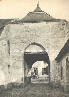 Het Huis Millen (Nieuw Stad in Limburg). Het Huis Millen. Gezicht door de poort op den binnenhof