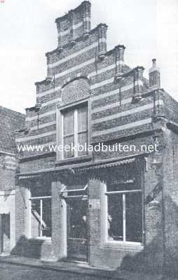 Noord-Holland, 1919, Enkhuizen, Gevel van een huisje aan de Westerstraat te Enkhuizen, aangekocht door de vereeniging 