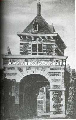 Noord-Holland, 1919, Alkmaar, Alkmaar. De Friesche Binnenpoort, gebouwd in 1589, gesloopt in 1802. Naar de teekening van J.A. Crescent (1802) in de prentenverzameling te Alkmaar