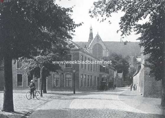 Noord-Holland, 1919, Alkmaar, Alkmaar. Gezicht van de Paardenmarkt op Paternosterstraat en St. Laurenskerk