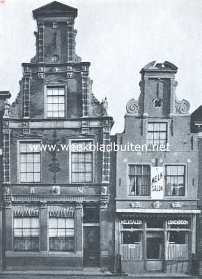 Noord-Holland, 1919, Alkmaar, Alkmaar. Oude huizen aan de Steenen Brug tegenover de Langestraat. Links het z.g.n. huis 