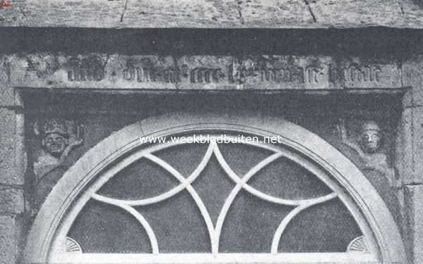 Gelderland, 1919, Lochem, Lochem en Barchem. Een zeer oud stukje boven den toren-ingang der St. Gudula-kerk te Lochem