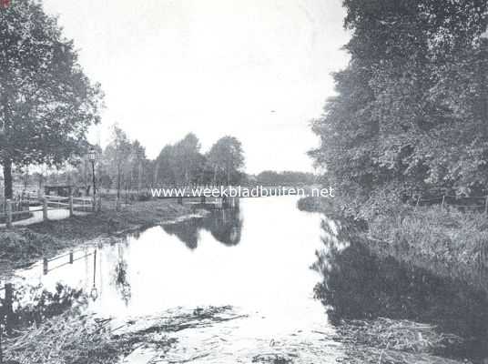 Gelderland, 1919, Lochem, Lochem en Barchem. De Berkel bij Lochem. Links de stuw, waarover het weggetje naar 't station