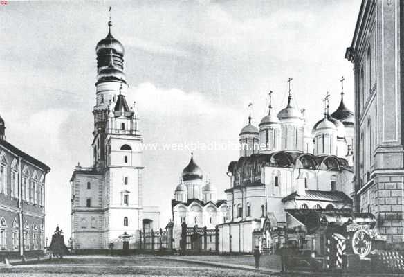 Rusland, 1919, Moskou, Moskou. De toren van Iwan Weliky. Links de Groote Klok; rechts de Hemelvaartskerk en (op den voorgrond) het gebouw der synode en het groote kanon