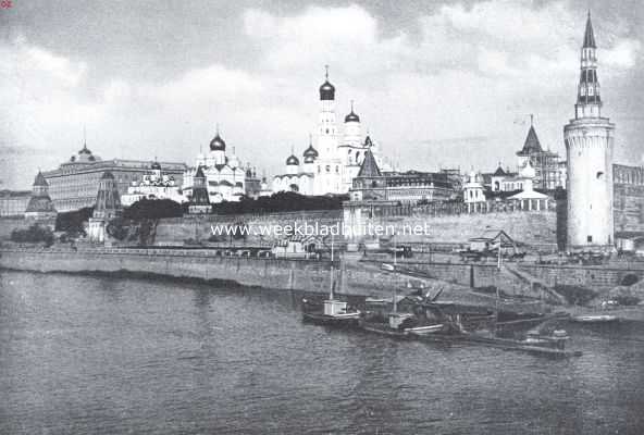 Rusland, 1919, Moskou, Moskou. Het Kreml met ommuring, gezien van de Moskwaretzky-brug