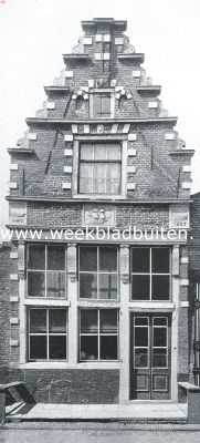 Noord-Holland, 1919, Enkhuizen, Gevel van een huis aan de Breedstraat te Enkhuizen (Wijk 3 No. 179), aangekocht door de vereen. 