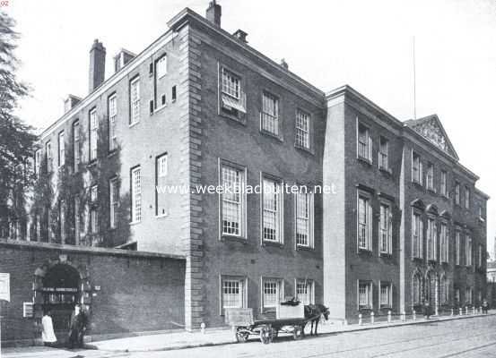 Noord-Holland, 1919, Amsterdam, Het Armenhuis te Amsterdam. Gezien van de brug over de Nieuwe Prinsengreacht