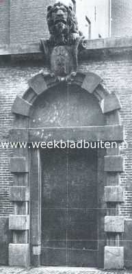 Het Armenhuis te Amsterdam. Het zoogenaamde Leeuwenpoortje in den ringmuur aan de Nieuwe Kerkstraat, vroger bijzondere ingang voor de spinhuis-vrouwen