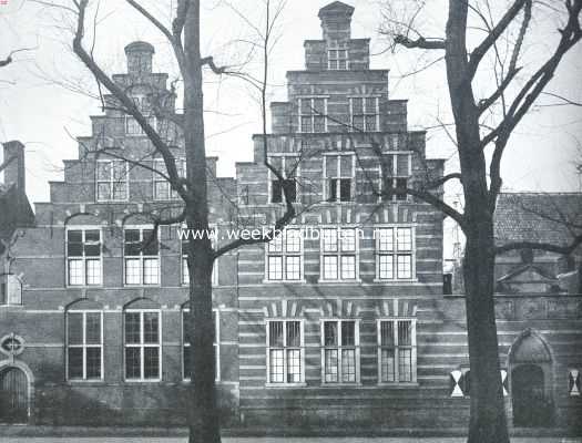 Zuid-Holland, 1919, Leiden, Het Heilige Geest- of Arme Wees- en Kinderhuis te Leiden. Zuidelijke front aan de Hooglandsche Kerkgracht