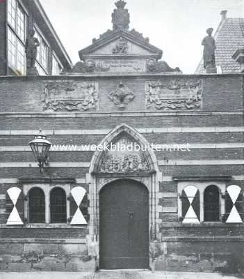 Zuid-Holland, 1919, Leiden, Het Heilige Geest- of Arme Wees- en Kinderhuis te Leiden. Poortgebouw