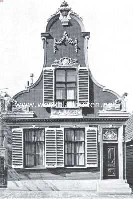 Noord-Holland, 1919, Krommenie, Krommenie. Gevel aan de Zuiderhoofdstraat, met (onder het bovenvenster) een steen, voorstellende de graanhandel