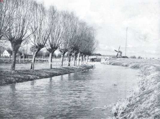 Zuid-Holland, 1920, Heenvliet, Heenvliet en de rune Ravestein. Het overblijfsel van den eertijds zeer breeden stroom de Bornisse bij Heenvliet