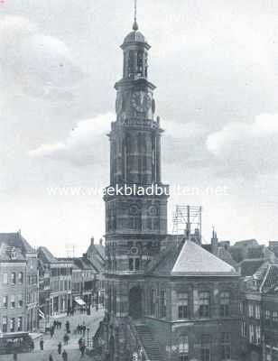 De Wijnhuistoren te Zutphen, waarvan het houten bovengedeelte met den koepel de vorige week door brand verwoest is