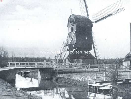 Utrecht, 1920, Onbekend, Onze windmolen-typen. Gesloten standerdmolen. Molen aan de Langbroeksche Wetering