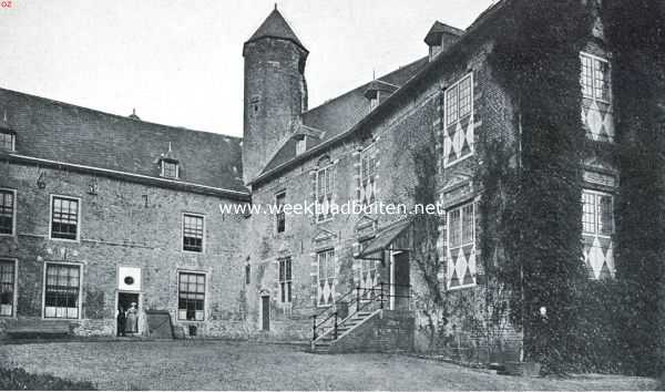 Gelderland, 1920, Waardenburg, Het kasteel Waardenburg. De 17de eeuwsche gebouwen aan den tot voorhof geworden binnenhof