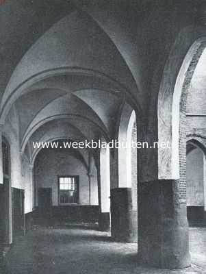 Noord-Holland, 1920, Haarlem, Het Stadhuis te Haarlem. Kruisgang om den binnenhof (de 