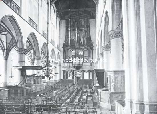 Noord-Holland, 1920, Alkmaar, De Groote Kerk te Alkmaar. Het inwendige van de Groote- of St. Laurenskerk te Alkmaar