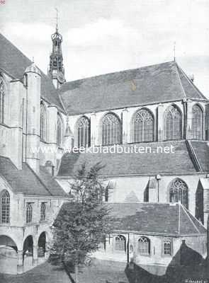 De Groote Kerk te Alkmaar. Gezicht op de zuidzijde van het koor met overwelfde galerij en voormalige sacristie