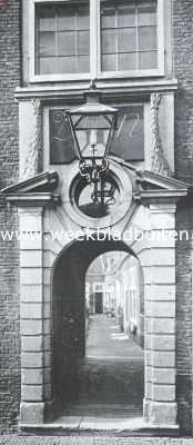 Zuid-Holland, 1920, Leiden, Leidsche Hofjes. Het poortje van het Zion-hofje