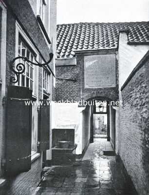 Zuid-Holland, 1920, Leiden, Leidsche Hofjes. Het hofje van Samuel de Zee. Binnenpoortje
